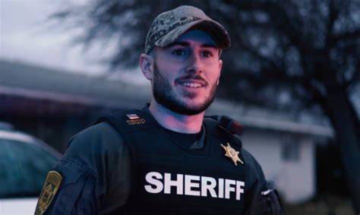 Why were Patty Mayo sheriff outfits so unrealistic? r/police