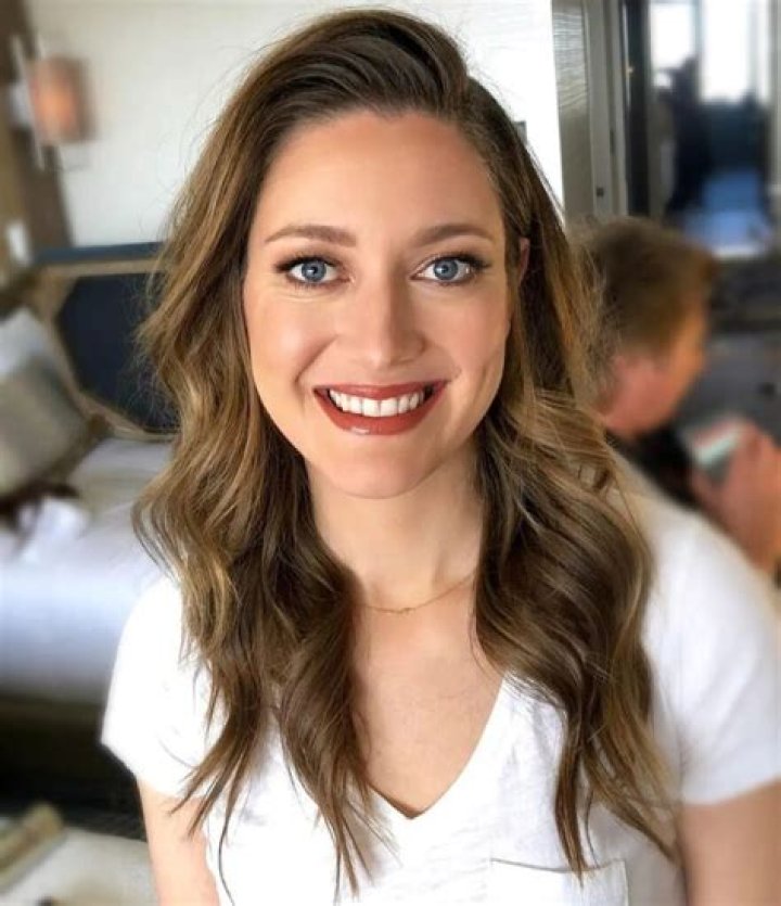 Zoe Perry Net Worth 2024 Wiki, Married, Family, Wedding, Salary, Siblings